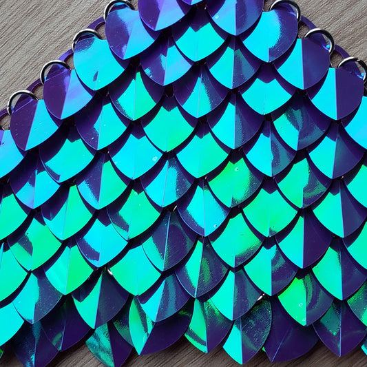 Medium Thin Plastic Iridescent Scalemail Scale SS020