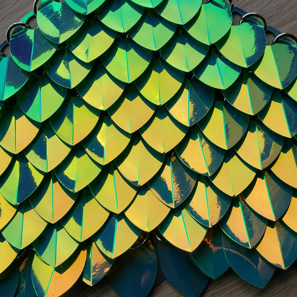 Medium Thin Plastic Iridescent Scalemail Scale SS021