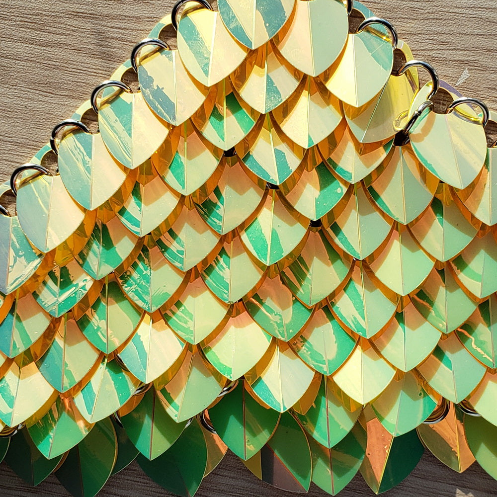 Medium Thin Plastic Iridescent Scalemail Scale SS032