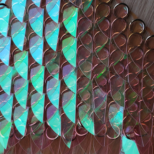 Medium Thin Plastic Iridescent Scalemail Scale SS038