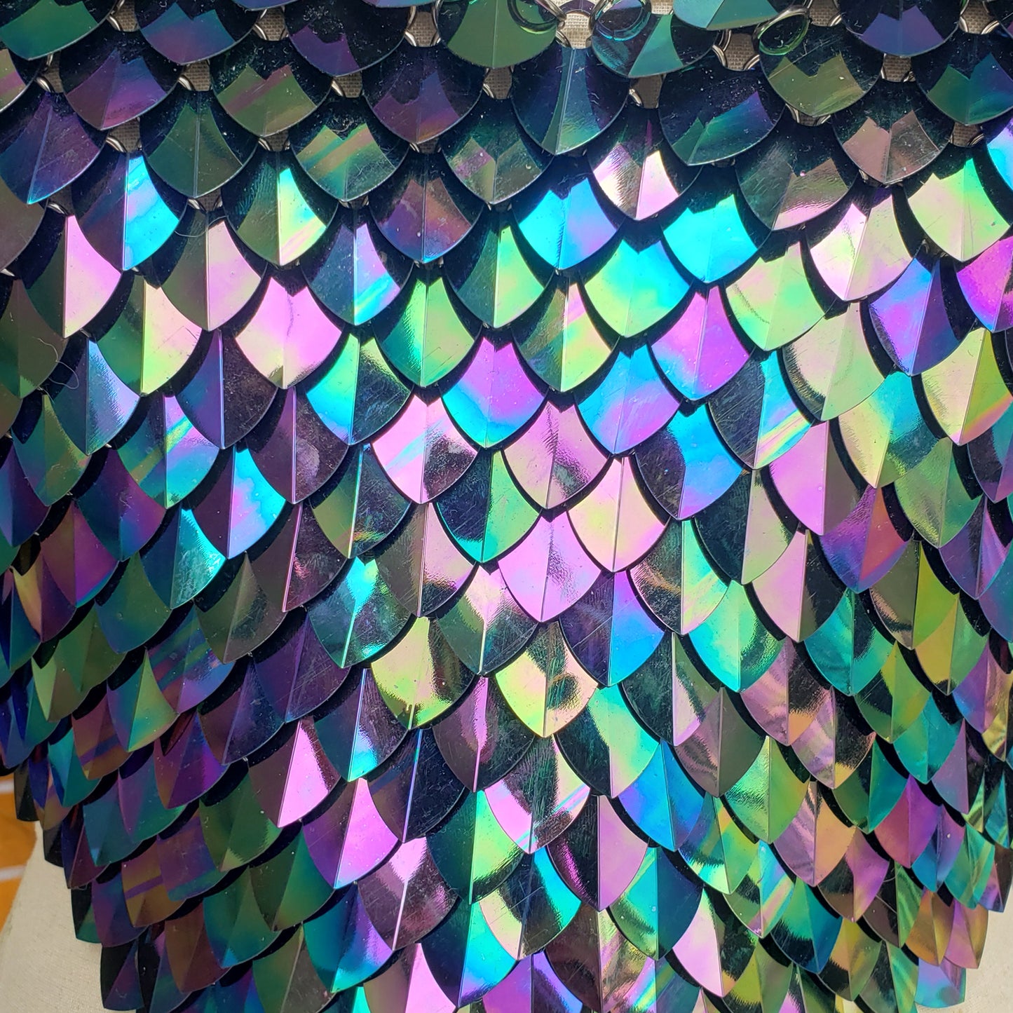 Medium Thin Plastic Iridescent Scalemail Scale SS07