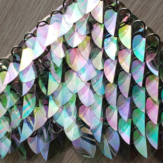 Medium Thin Plastic Iridescent Scalemail Scale SS072