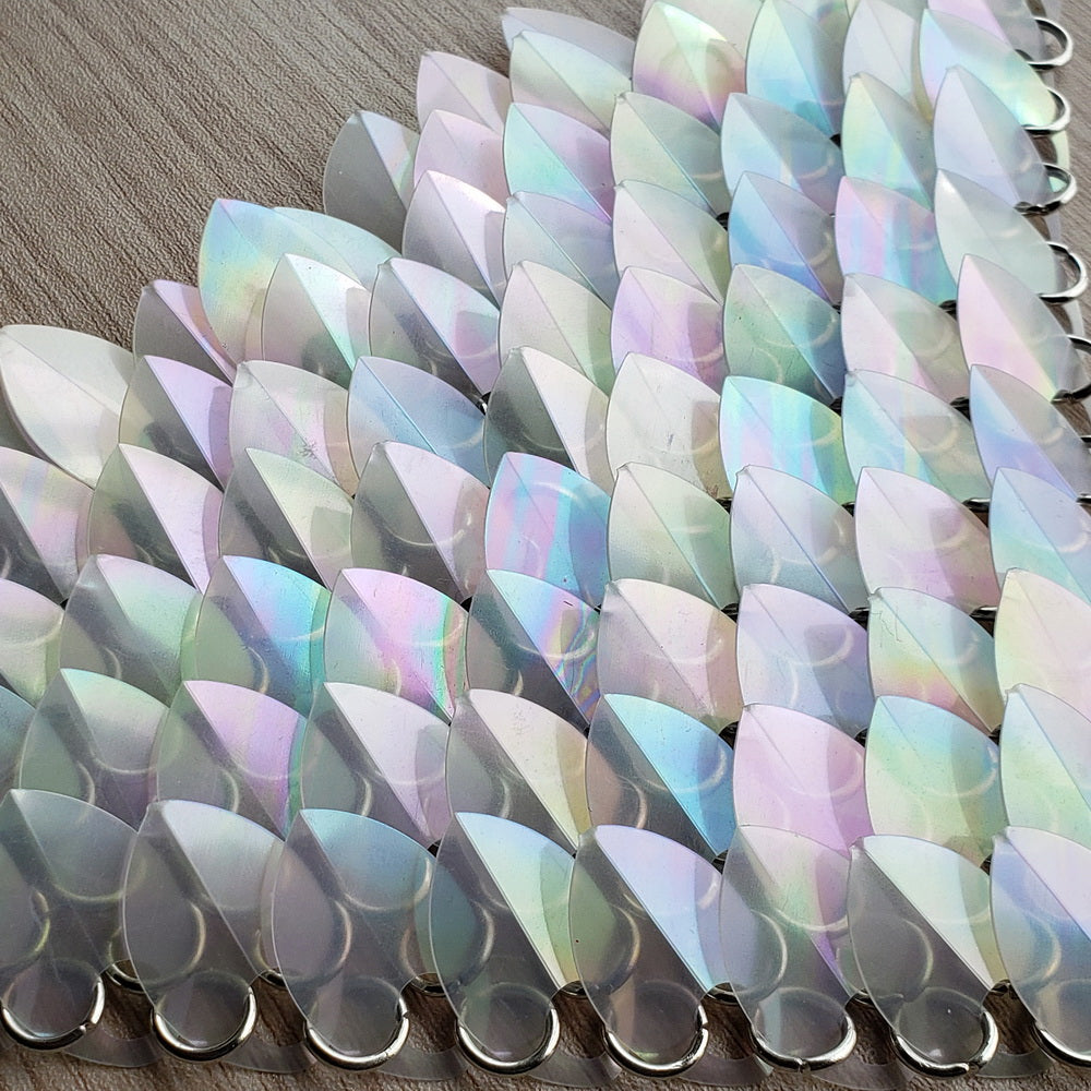 Medium Thin Plastic Iridescent Scalemail Scale SS086