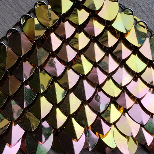 Medium Thin Plastic Iridescent Scalemail Scale SS090