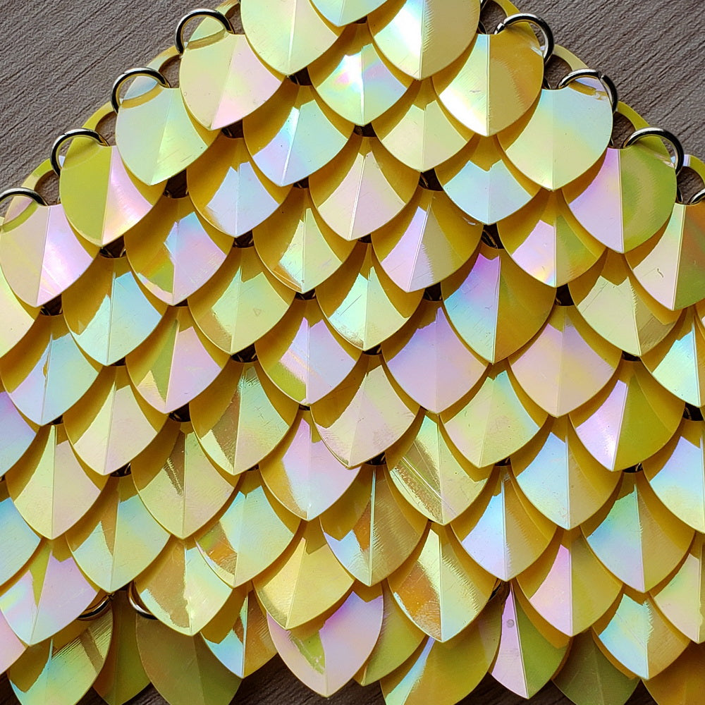 Medium Thin Plastic Iridescent Scalemail Scale SS093