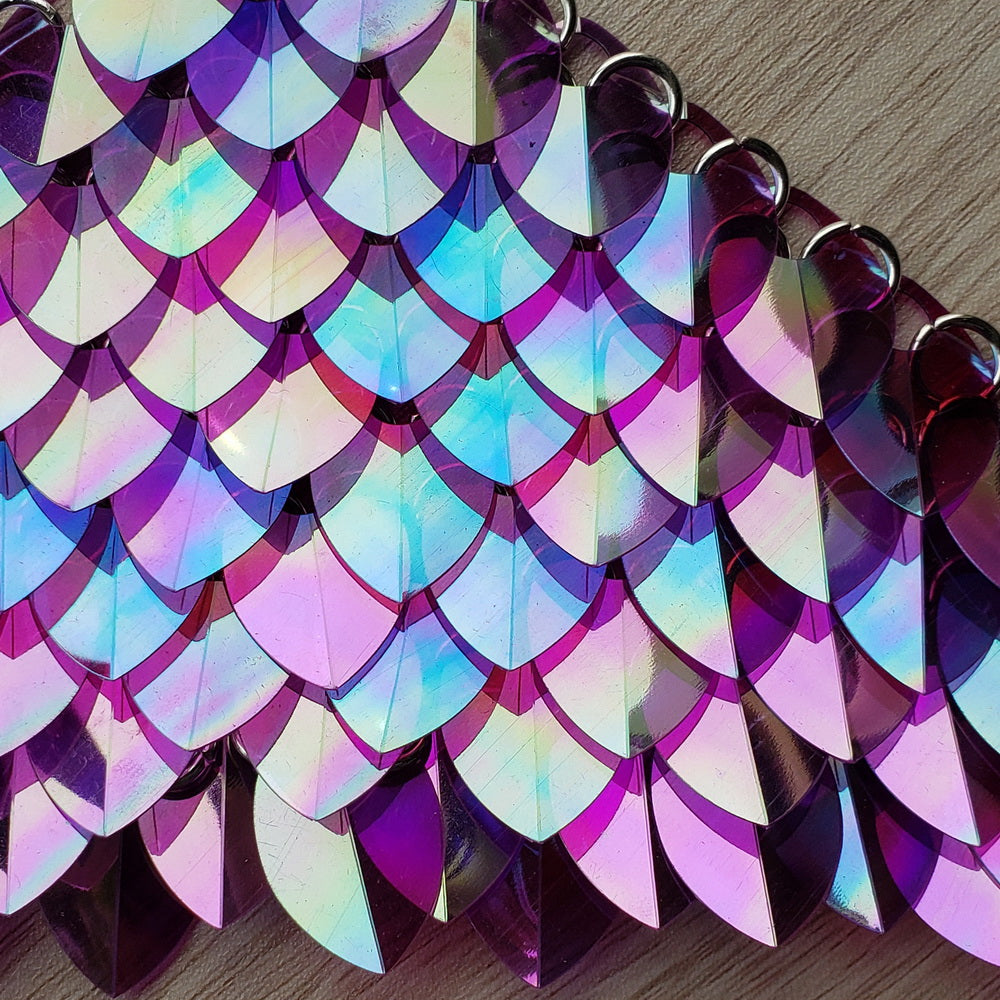 Medium Thin Plastic Iridescent Scalemail Scale SS101