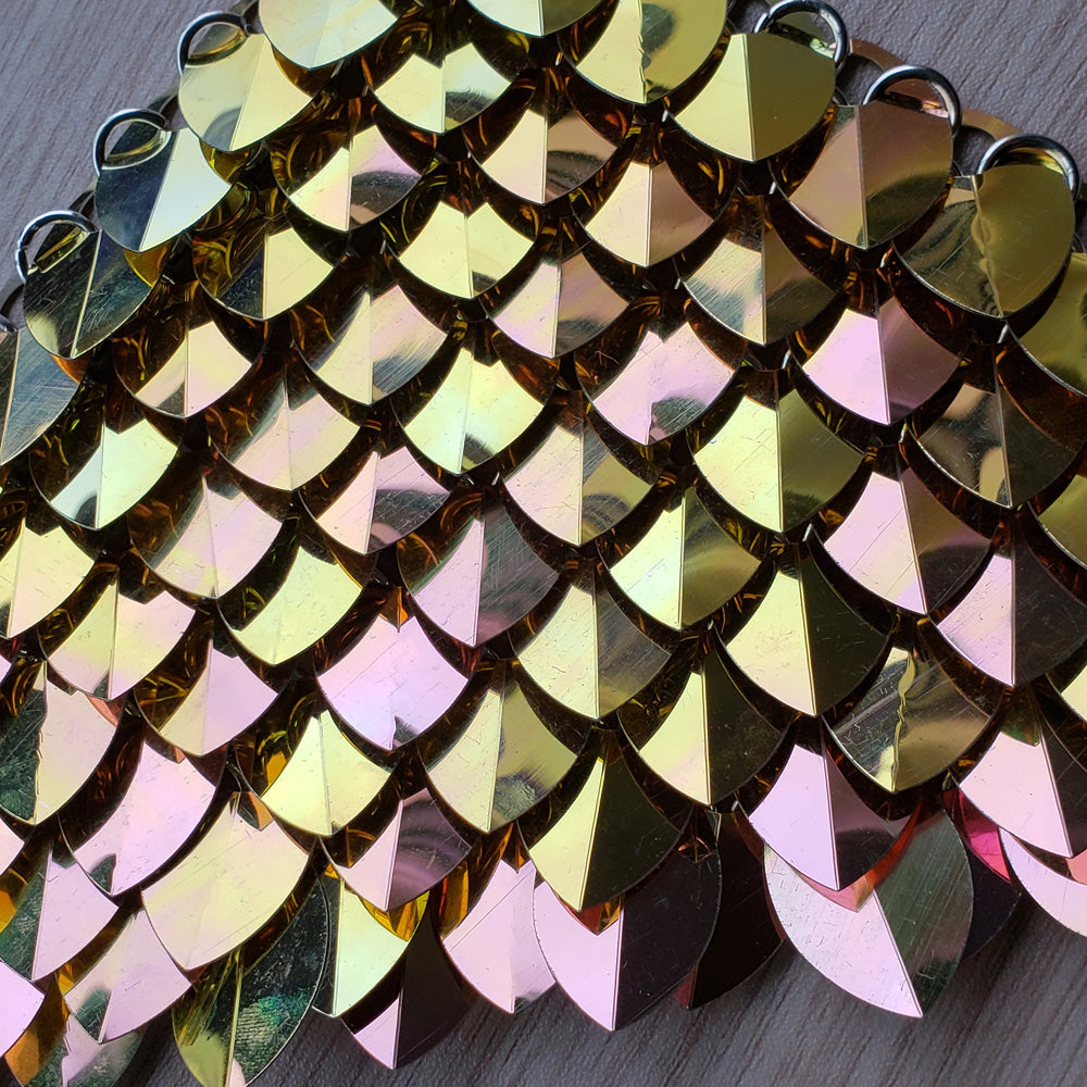 Large Thin Plastic Iridescent Scalemail Scale  SS090