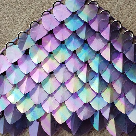 Large Thin Plastic Iridescent Scalemail Scale  SS100