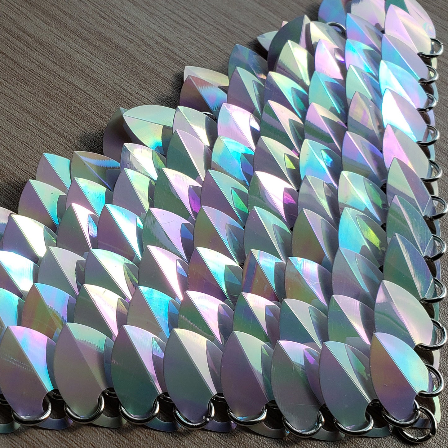 Large Thin Plastic Iridescent Scalemail Scale  SS094